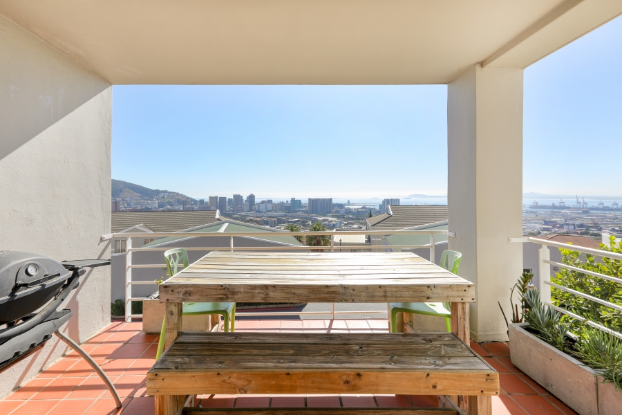 2 Bedroom Property for Sale in Vredehoek Western Cape